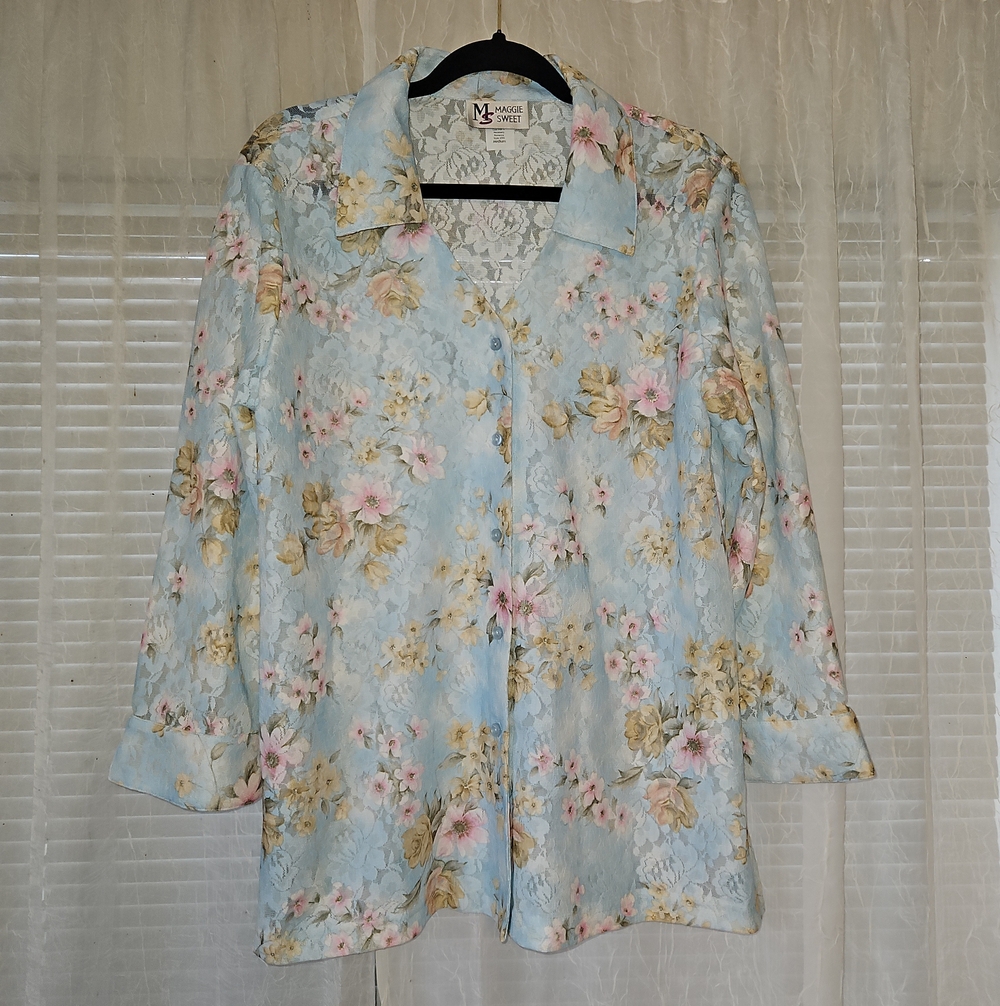 Maggie Sweet Vintage-Inspired Light Blue Floral Button-Front Women’s Top